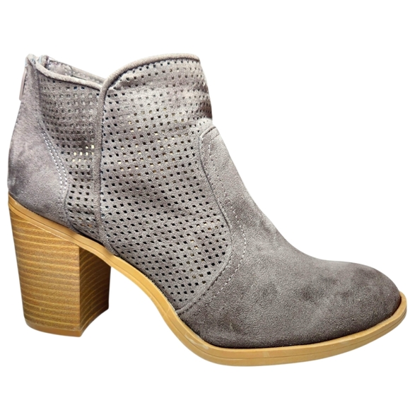 DV Dolce Vita Jiffy Ankle‎ Boots Suede Gray Block Heel Perforated Cut Out Boho 8 - Picture 1 of 13